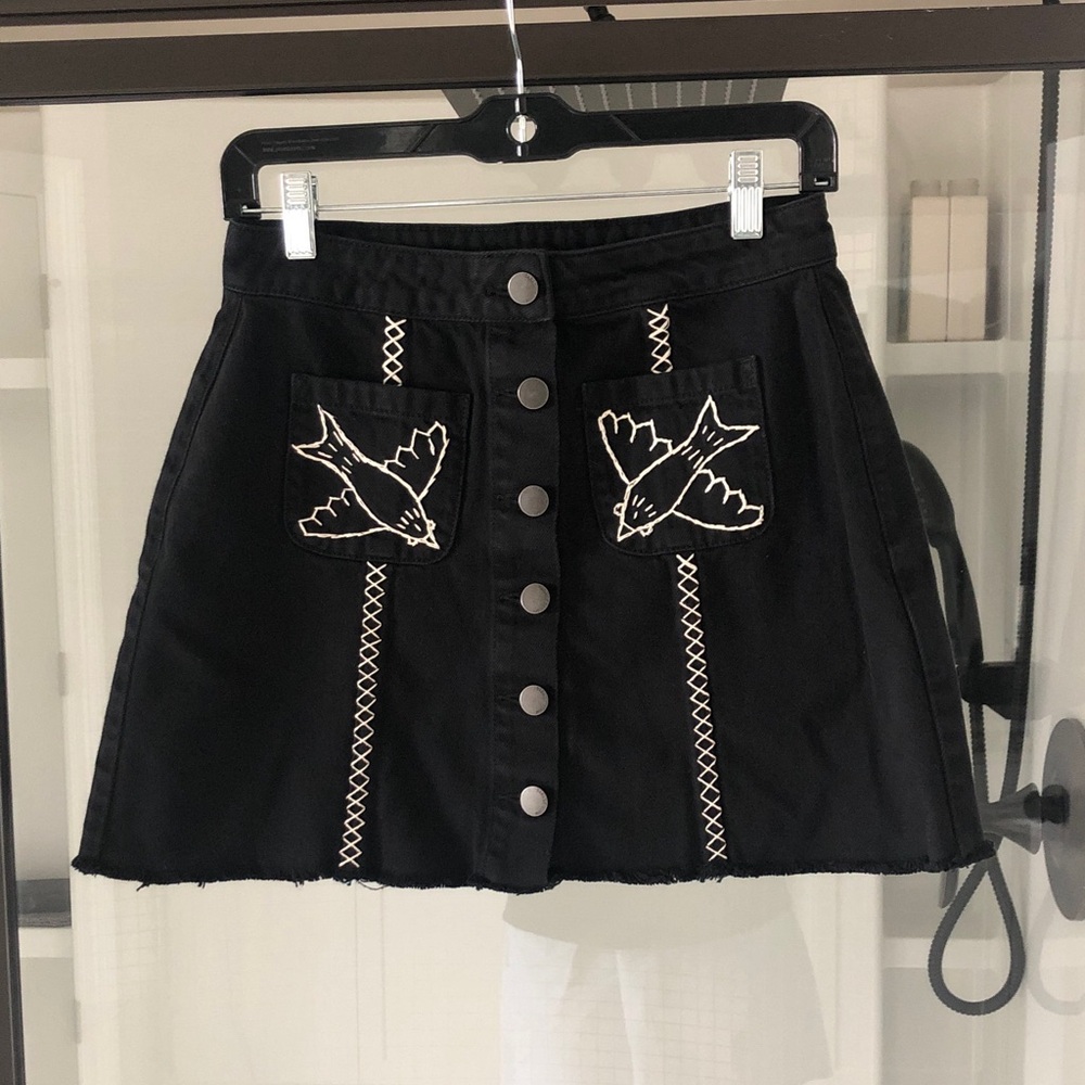 Garage black embroidered bird pockets button down raw hem mini skirt S Boho